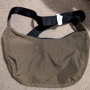 NWT Baggu Medium Crescent bag Seaweed